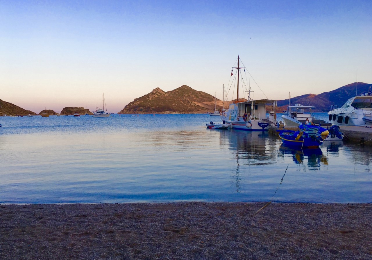 Grikos - Sand beach 50m from Villa Rosa
