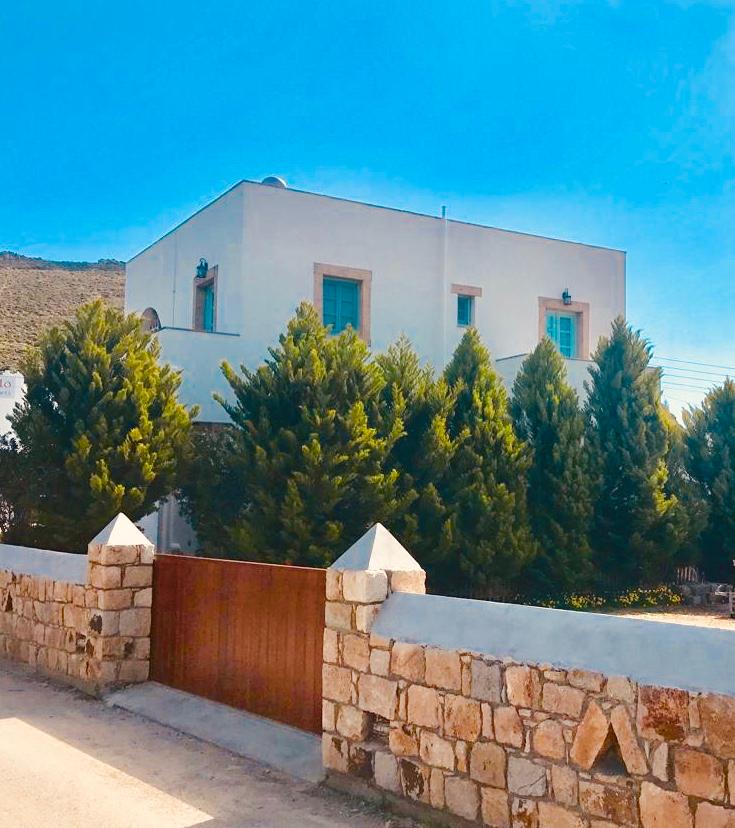 Villa Rosa -  Private parking with sliding gate and remote control