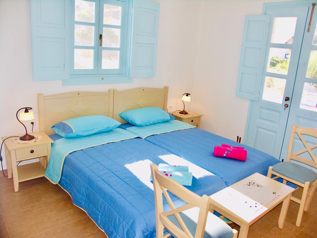 Villa Rosa - Ground floor bedroom with two single beds