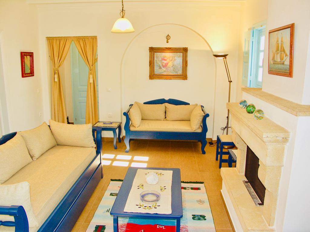 Villa Rosa - Ground floor living room with fire place