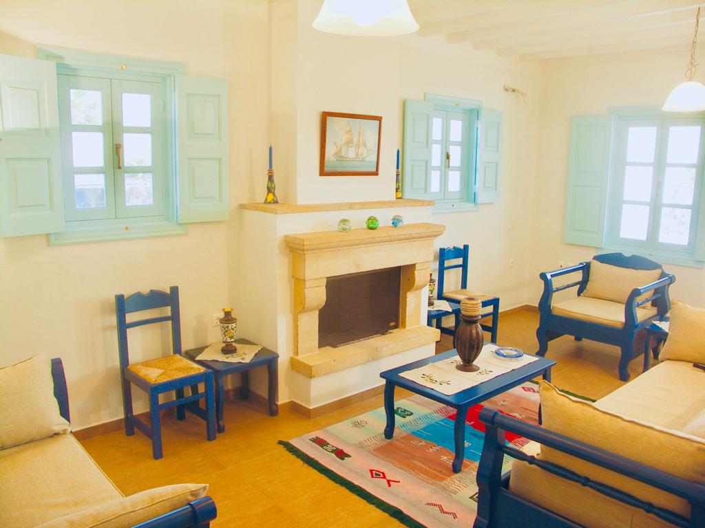 Villa Rosa - Ground floor living room with fire place